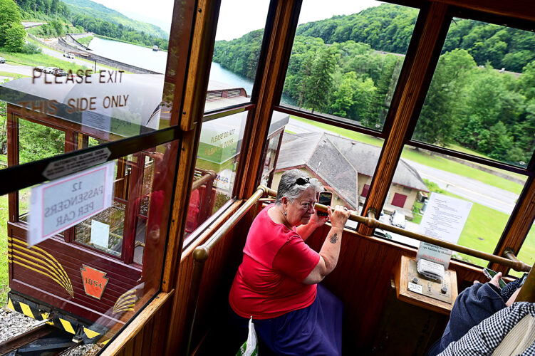 Horseshoe Curve funicular back on track